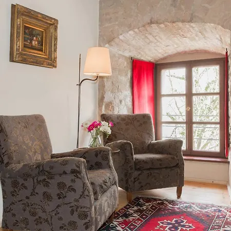 Burg 4*